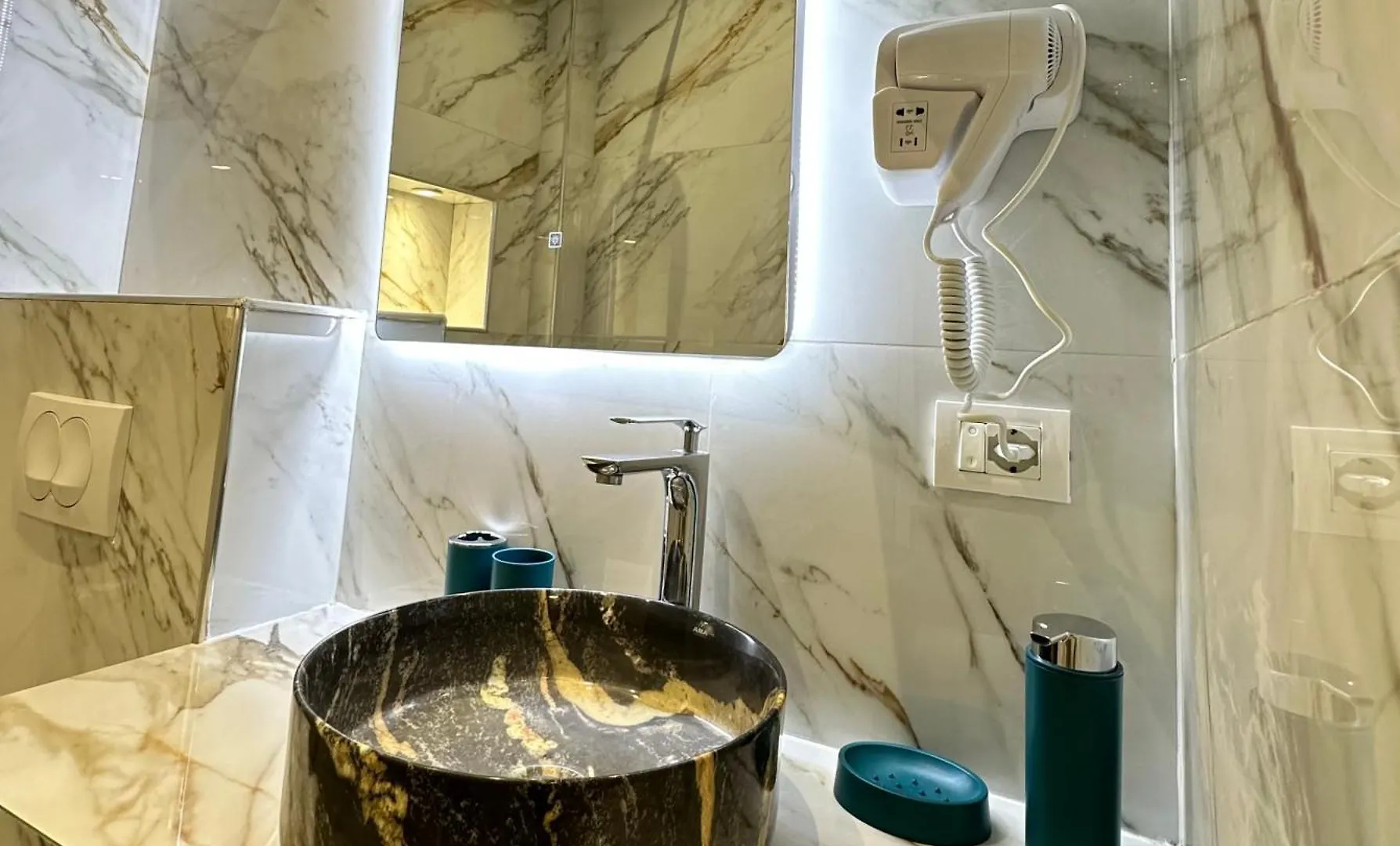 Troy Aparthotel דורס אלבניה